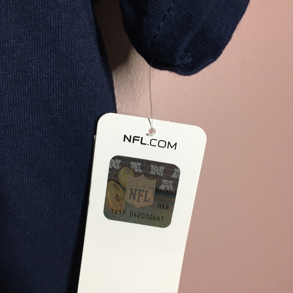 NE Patriots Short Sleeve T- NWT - Picture 4 of 5